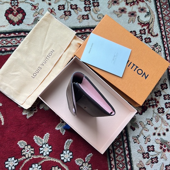 LV Emilie Wallet - Picture 4 of 11